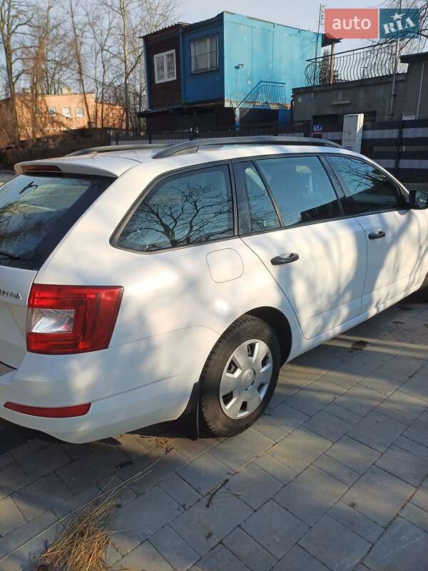Универсал Skoda Octavia 2015 в Дрогобыче