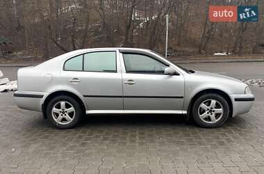 Ліфтбек Skoda Octavia 2004 в 