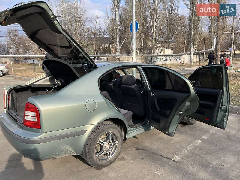 Лифтбек Skoda Octavia 2001 в Днепре