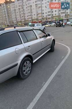 Універсал Skoda Octavia 2003 в Надвірній