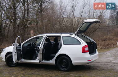 Універсал Skoda Octavia 2011 в Бережанах