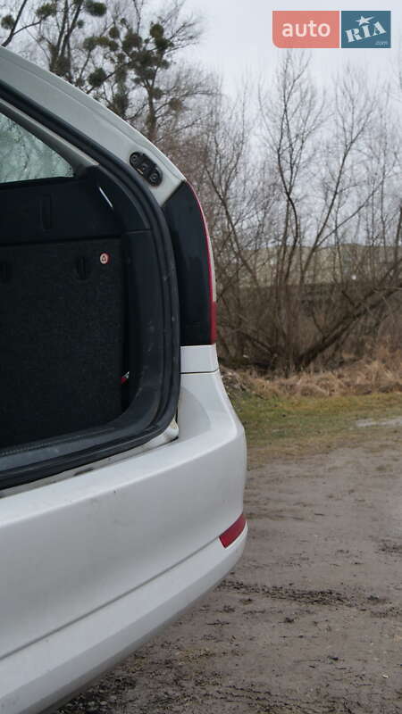 Універсал Skoda Octavia 2011 в Бережанах