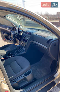 Лифтбек Skoda Octavia 2005 в 