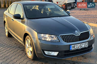 Лифтбек Skoda Octavia 2015 в Луцке