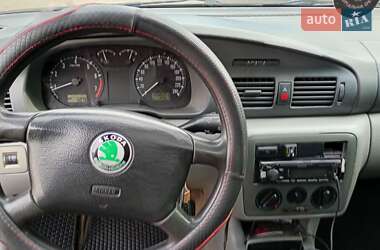 Ліфтбек Skoda Octavia 1998 в 