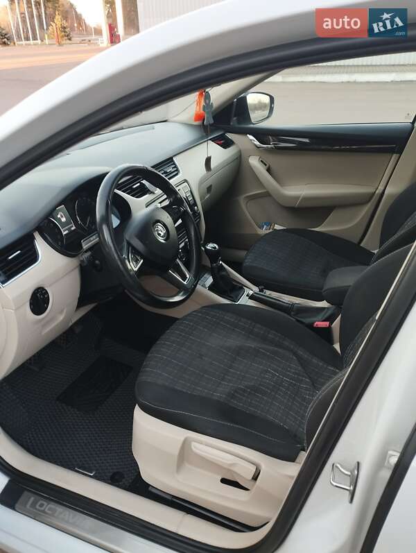 Универсал Skoda Octavia 2014 в Звягеле