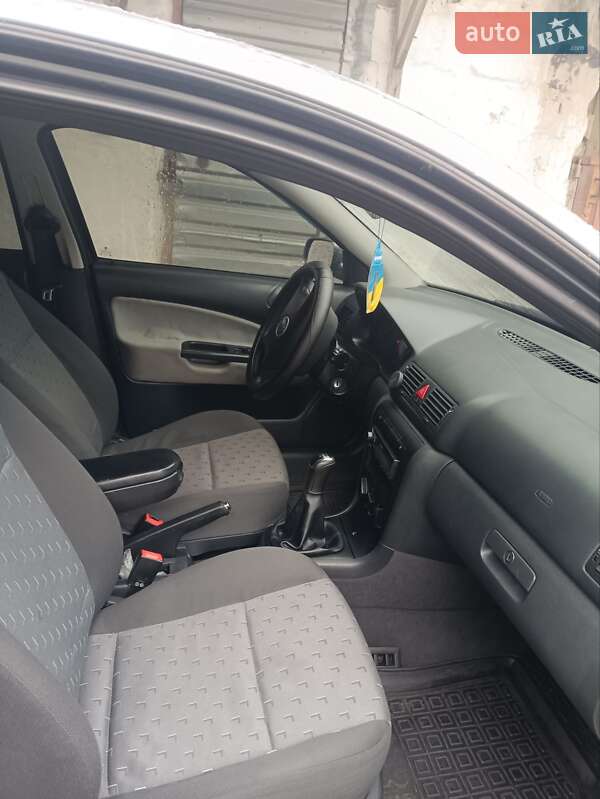 Универсал Skoda Octavia 2002 в Желтых Водах