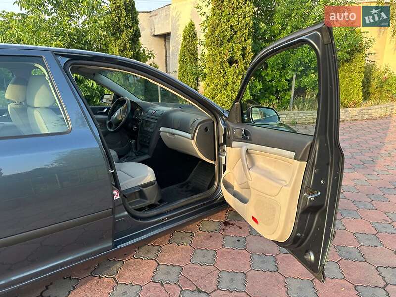 Лифтбек Skoda Octavia 2006 в Могилев-Подольске