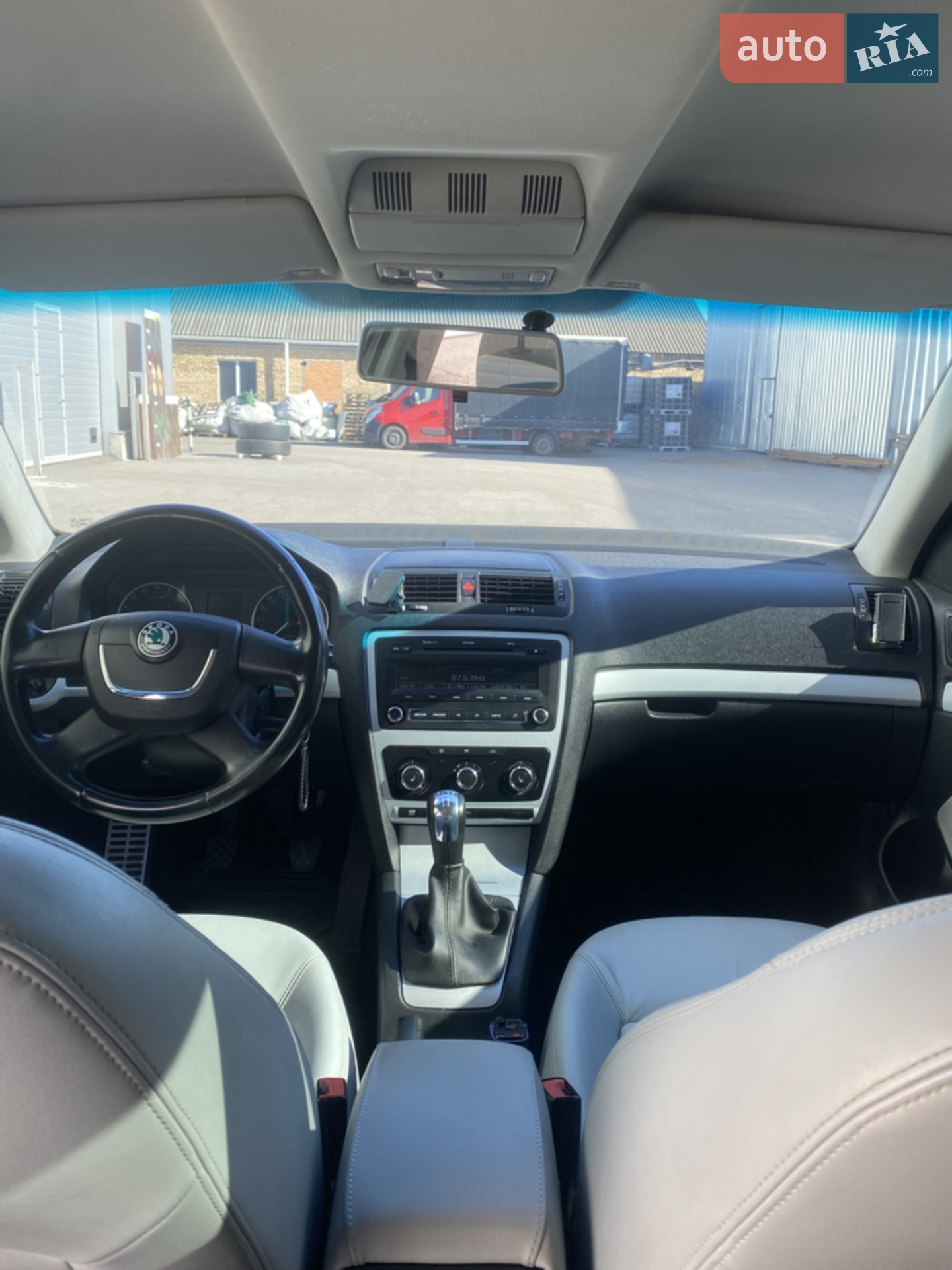 2010 Skoda Octavia - мініатюра 11