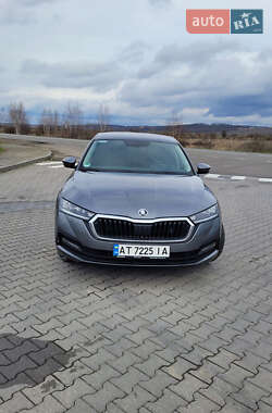 Ліфтбек Skoda Octavia 2023 в 
