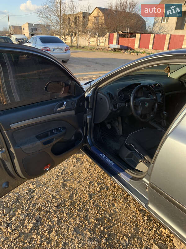 Ліфтбек Skoda Octavia 2006 в Новій Одесі