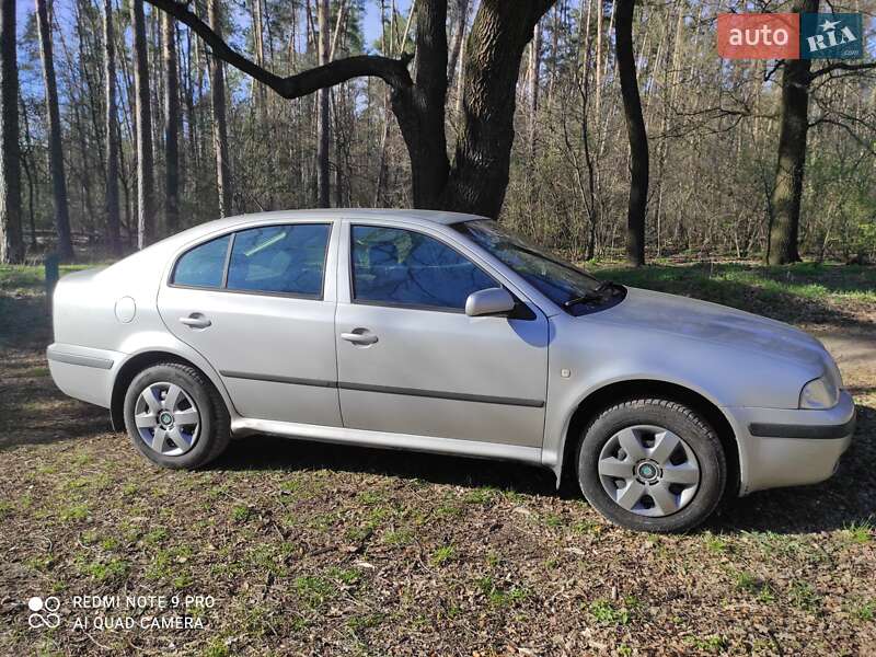 Лифтбек Skoda Octavia 2004 в 