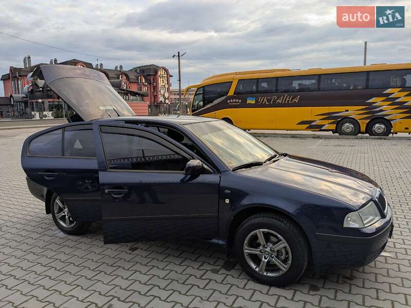 Ліфтбек Skoda Octavia 2003 в 
