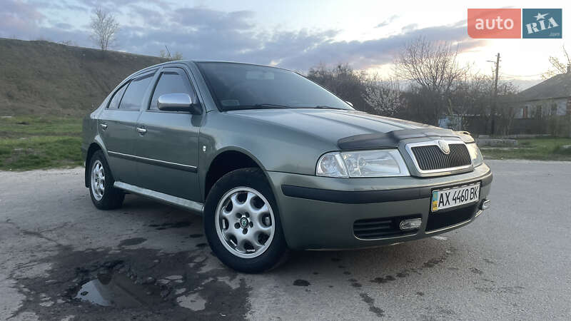 Лифтбек Skoda Octavia 2003 в 