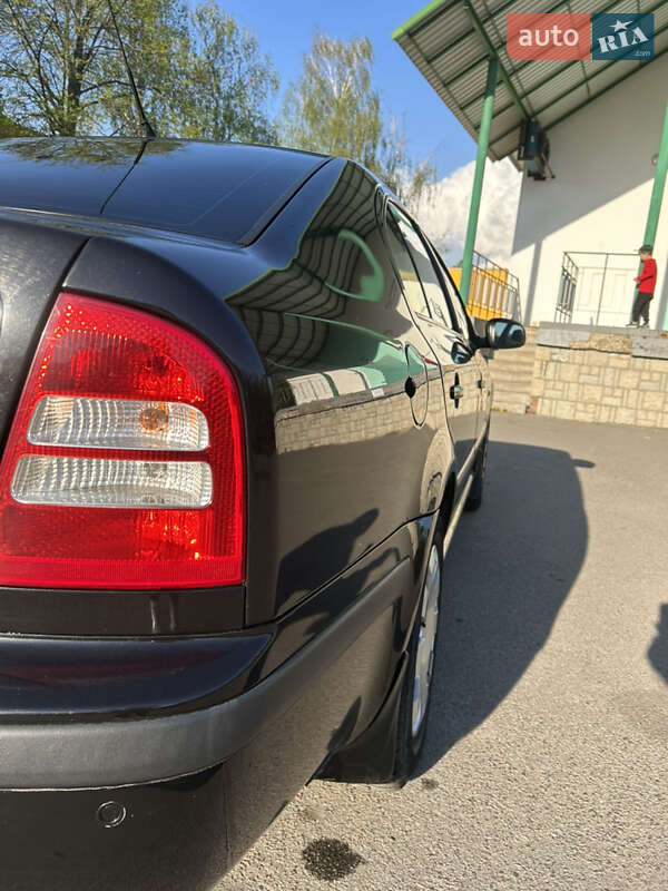 Лифтбек Skoda Octavia 2010 в Луцке