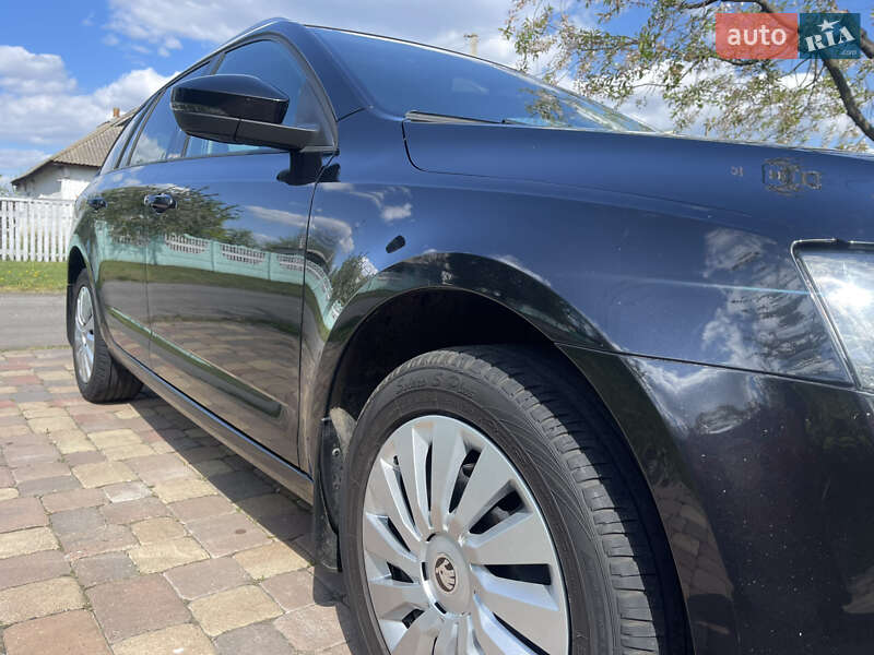 Универсал Skoda Octavia 2014 в Вишневом