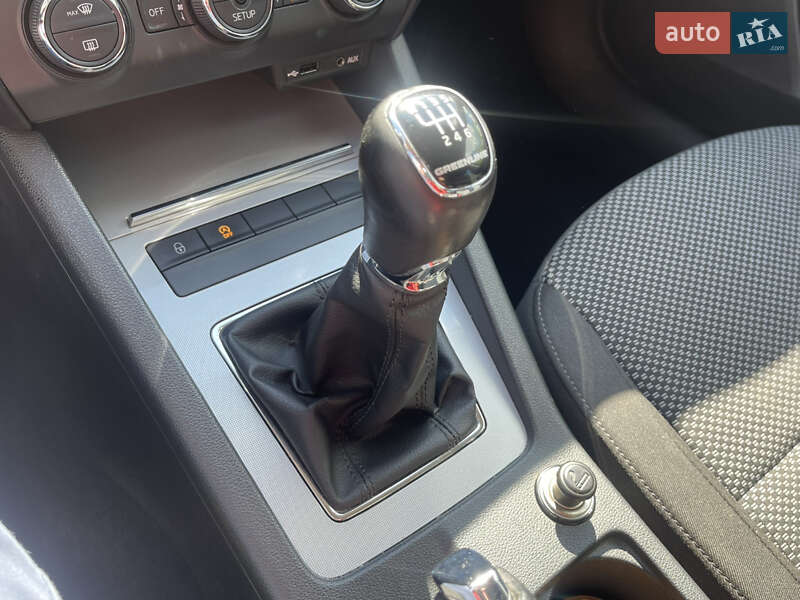 Универсал Skoda Octavia 2014 в Вишневом