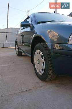 Лифтбек Skoda Octavia 2003 в 