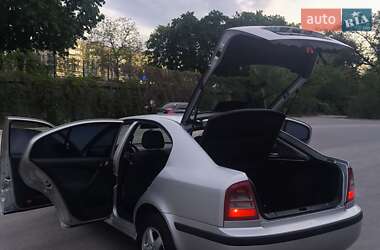 Лифтбек Skoda Octavia 2002 в 