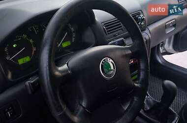 Лифтбек Skoda Octavia 2002 в 