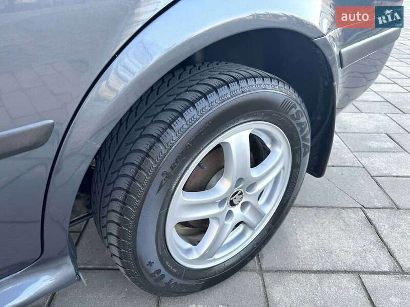 Лифтбек Skoda Octavia 2008 в Кропивницком
