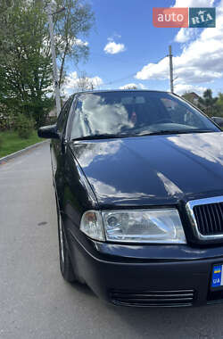 Лифтбек Skoda Octavia 2002 в 