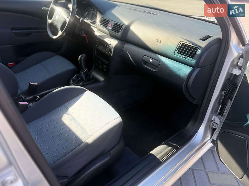 Універсал Skoda Octavia 2001 в Житомирі