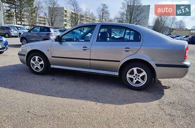Лифтбек Skoda Octavia 2009 в 