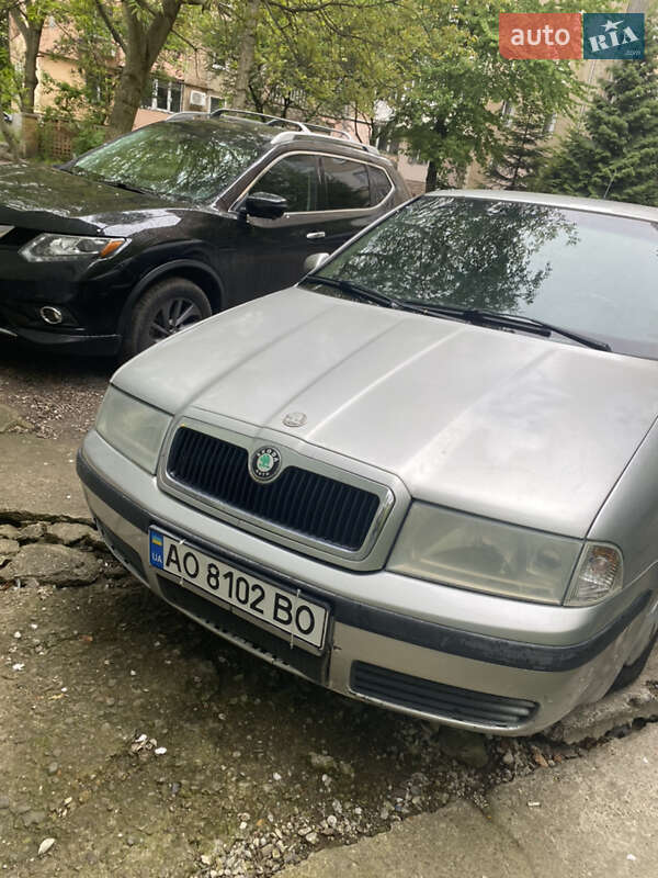 Лифтбек Skoda Octavia 2002 в 