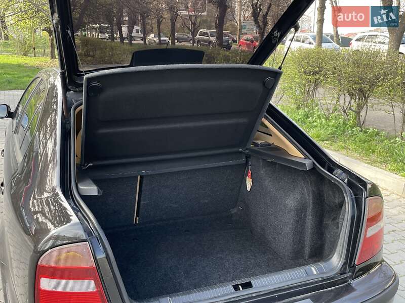 Лифтбек Skoda Octavia 1999 в Черновцах