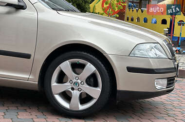 Лифтбек Skoda Octavia 2005 в 