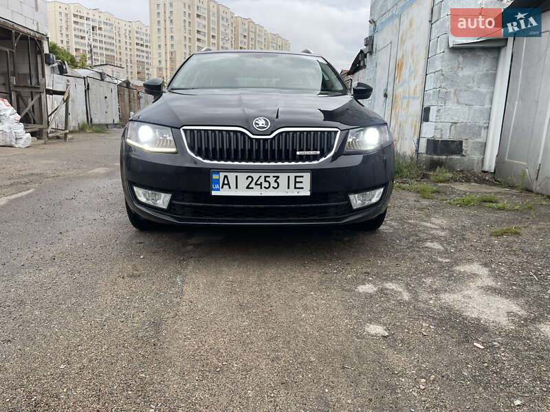 Универсал Skoda Octavia 2014 в Вишневом