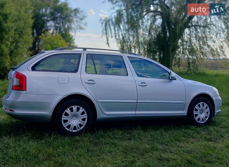 Универсал Skoda Octavia 2011 в Хороле