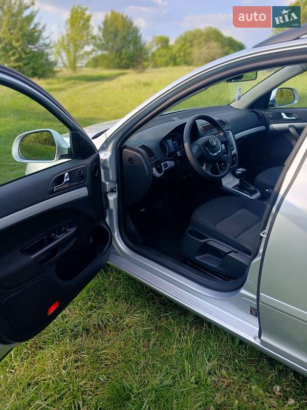 Универсал Skoda Octavia 2011 в Хороле