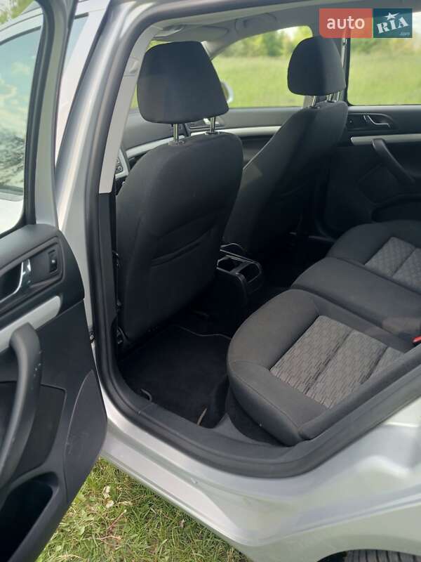 Универсал Skoda Octavia 2011 в Хороле