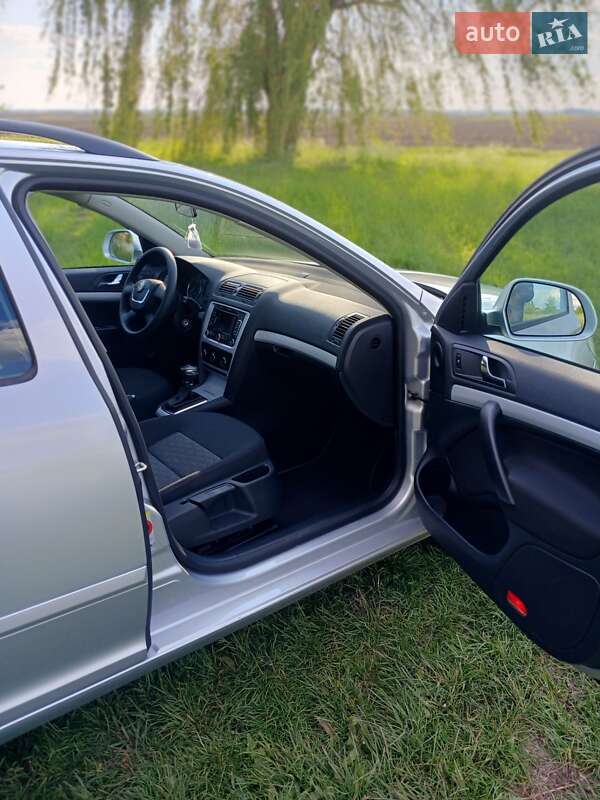 Универсал Skoda Octavia 2011 в Хороле