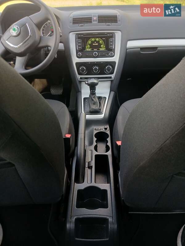 Универсал Skoda Octavia 2011 в Хороле