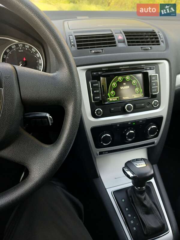Универсал Skoda Octavia 2011 в Хороле