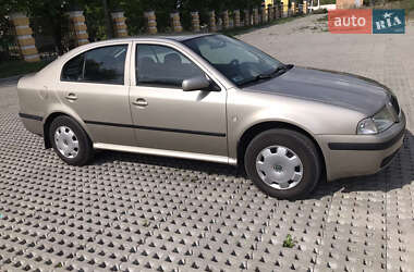 Лифтбек Skoda Octavia 2005 в 