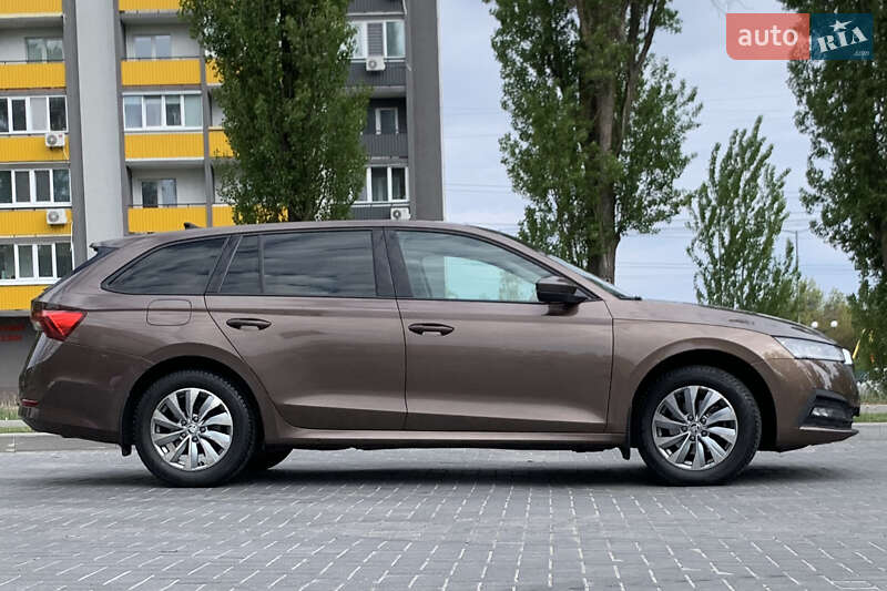 Универсал Skoda Octavia 2021 в Киеве