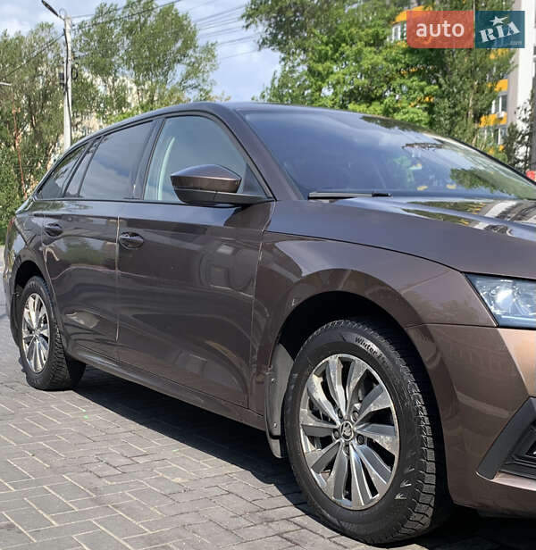Универсал Skoda Octavia 2021 в Киеве