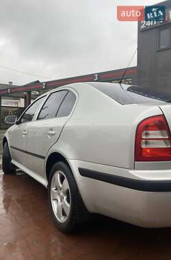 Лифтбек Skoda Octavia 2003 в 