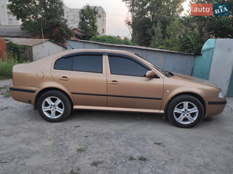 Лифтбек Skoda Octavia 2001 в 