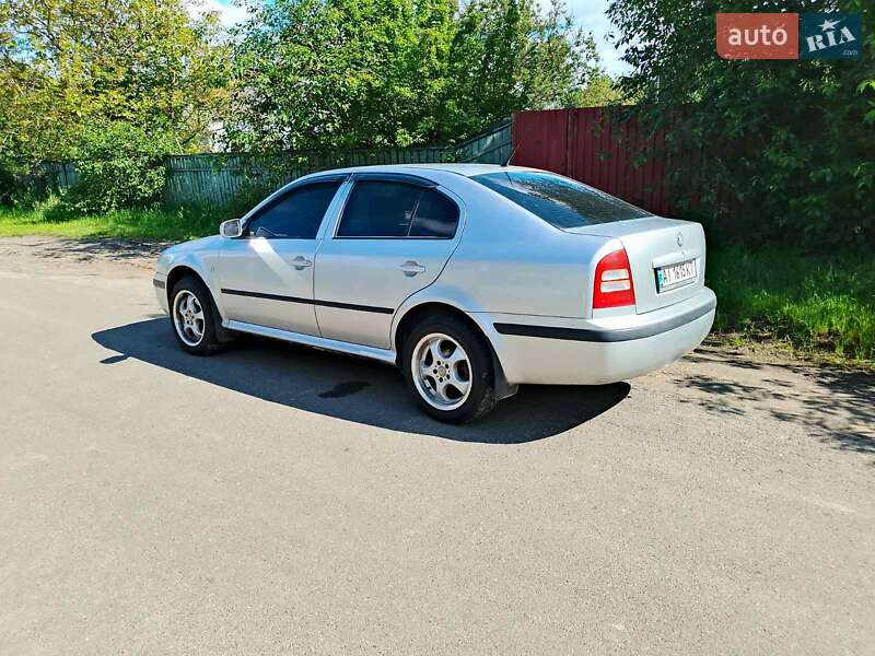Лифтбек Skoda Octavia 2004 в 