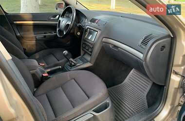 Лифтбек Skoda Octavia 2004 в 