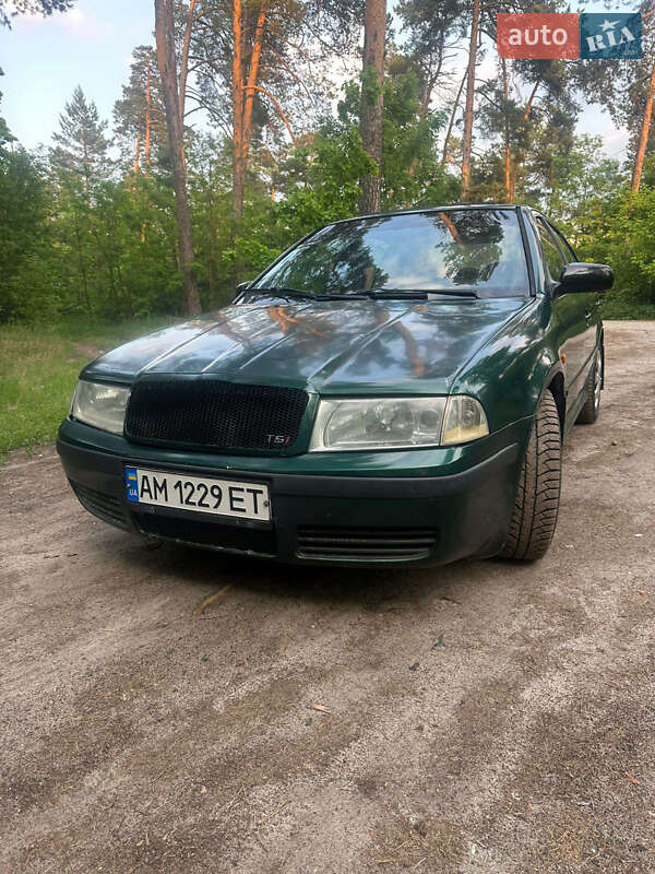 Ліфтбек Skoda Octavia 1998 в 