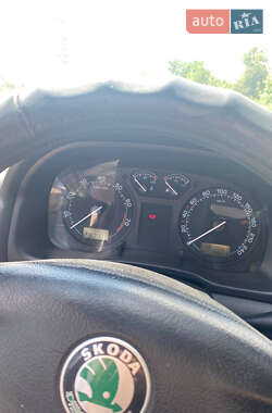 Ліфтбек Skoda Octavia 2004 в 