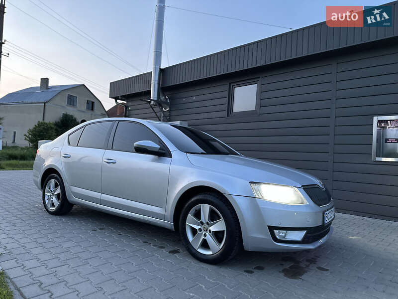Лифтбек Skoda Octavia 2015 в Львове
