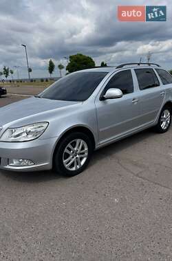 Універсал Skoda Octavia 2012 в Черкасах