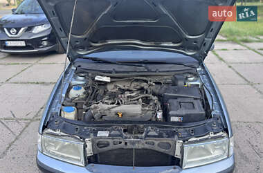 Лифтбек Skoda Octavia 2004 в 